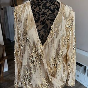 New York & Company Gold Sequin Blouse nwt XL perfect for holidays